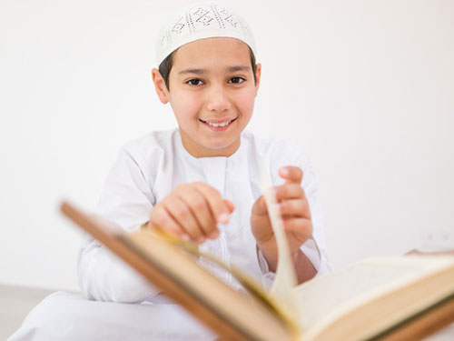 kid-reading-quran-with-tajweed