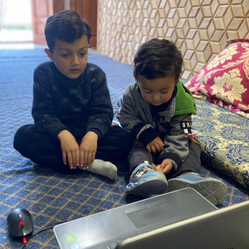 two kids-learning-online-Quran